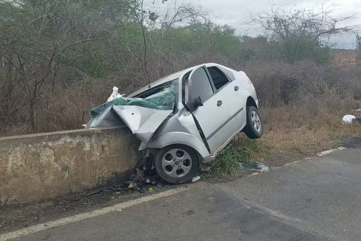 Quatro pessoas da mesma família morrem em acidente de carro no sudoeste da Bahia