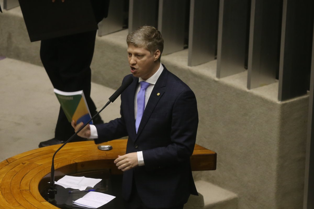 Deputado pede investigação contra delegados da PF após caso Filipe Martins