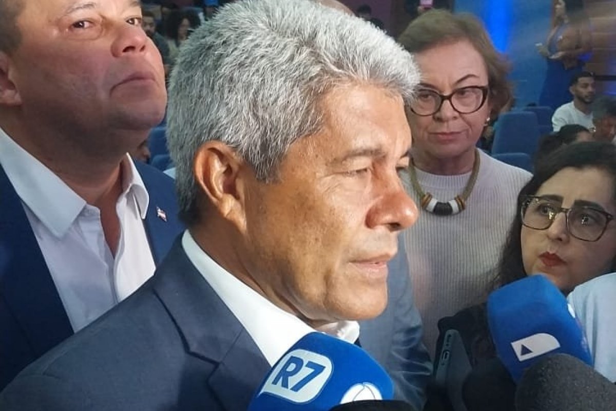 Vídeo: 'Estamos com a obra, todo mundo é testemunha', diz Jerônimo sobre atraso na entrega da Nova Rodoviária
