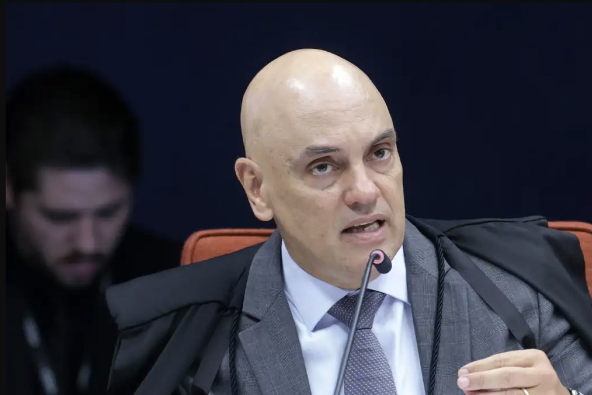 Moraes proíbe visita de presidente do PL a Bolsonaro