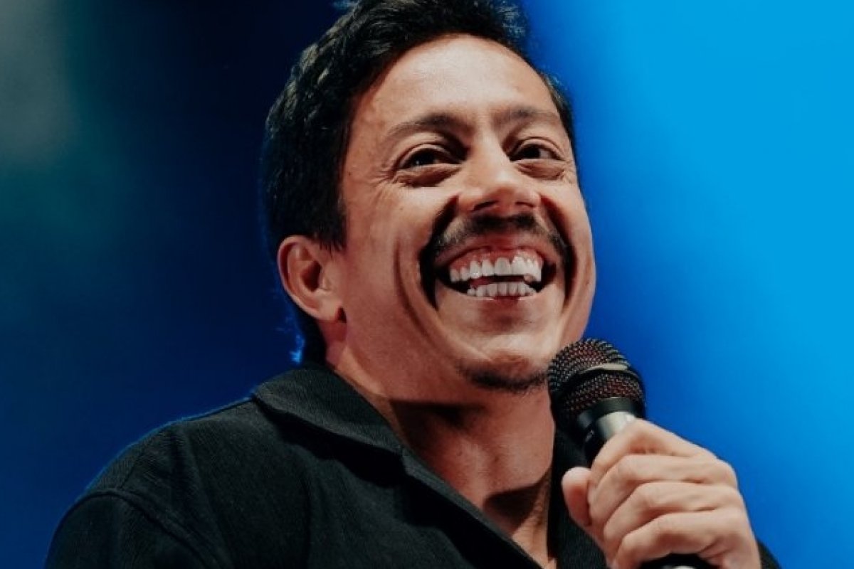 Renato Albani se prepara para 10 shows na Europa com o espetáculo “Humor sem fronteiras”! 