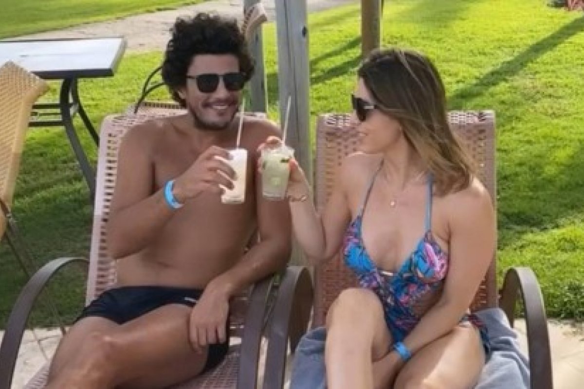 Sheila Mello posta primeira foto com o tenista Feijão, durante férias no Nordeste