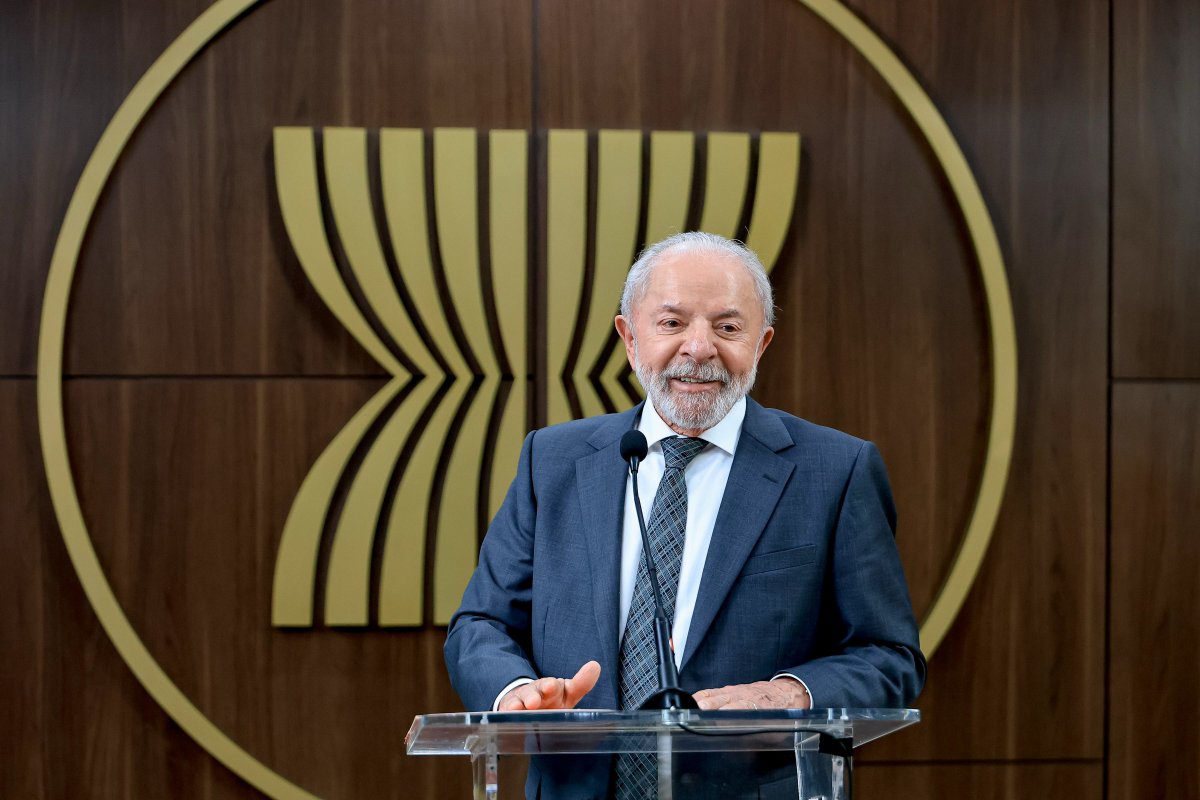 Lula lidera cenários de 1º turno das eleições presidências 2026, revela pesquisa Atlas/Bloomberg