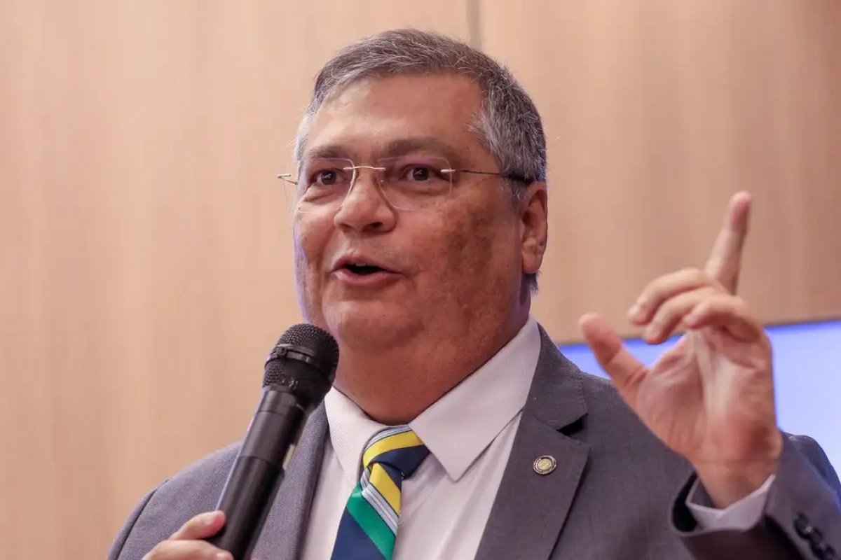 Dino brinca com ameaça a ministros do STF: 'Gilmar vai primeiro'