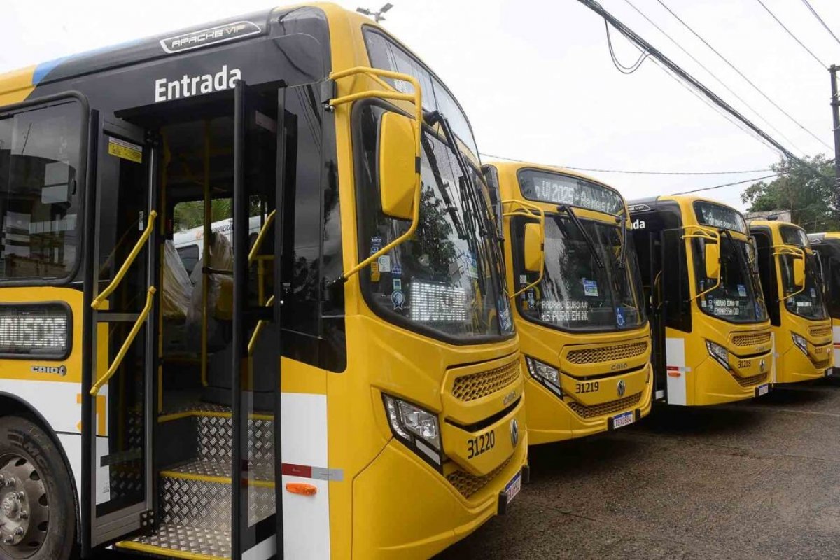 Ônibus deixam de circular no bairro de Santa Cruz após ação policial deixar mulheres feridas