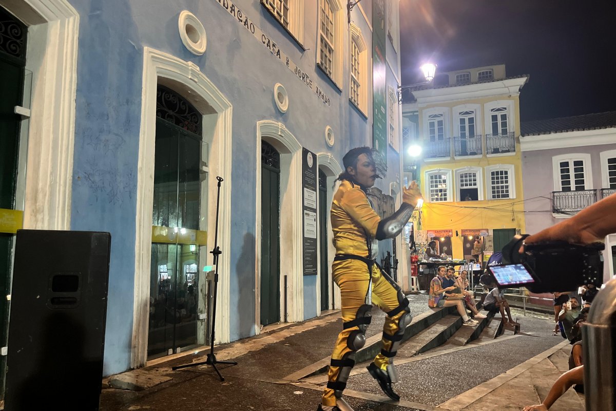 Em Salvador e no mundo, fãs de Michael Jackson se reúnem em flashmob de “Thriller”, o maior sucesso do “Rei do Pop”