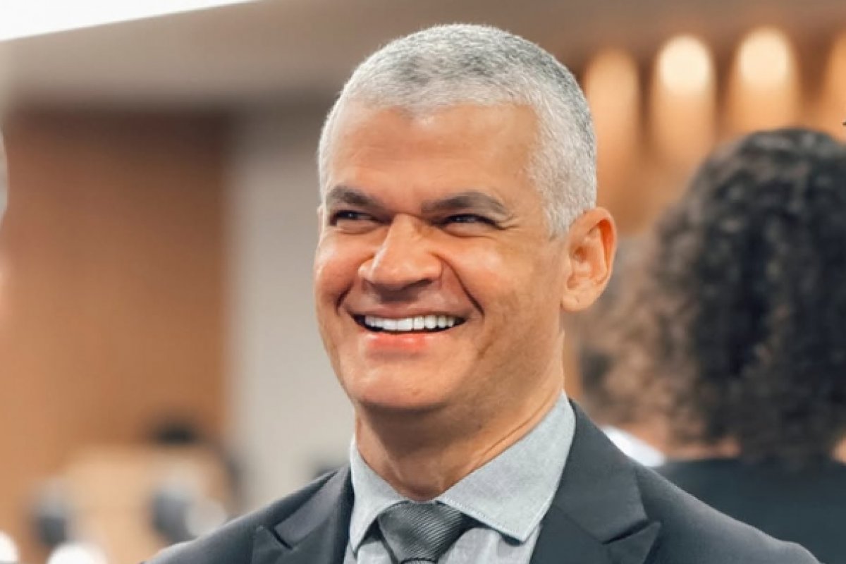 Vice-prefeito de Feira de Santana tem celular roubado durante engarrafamento na BR-324