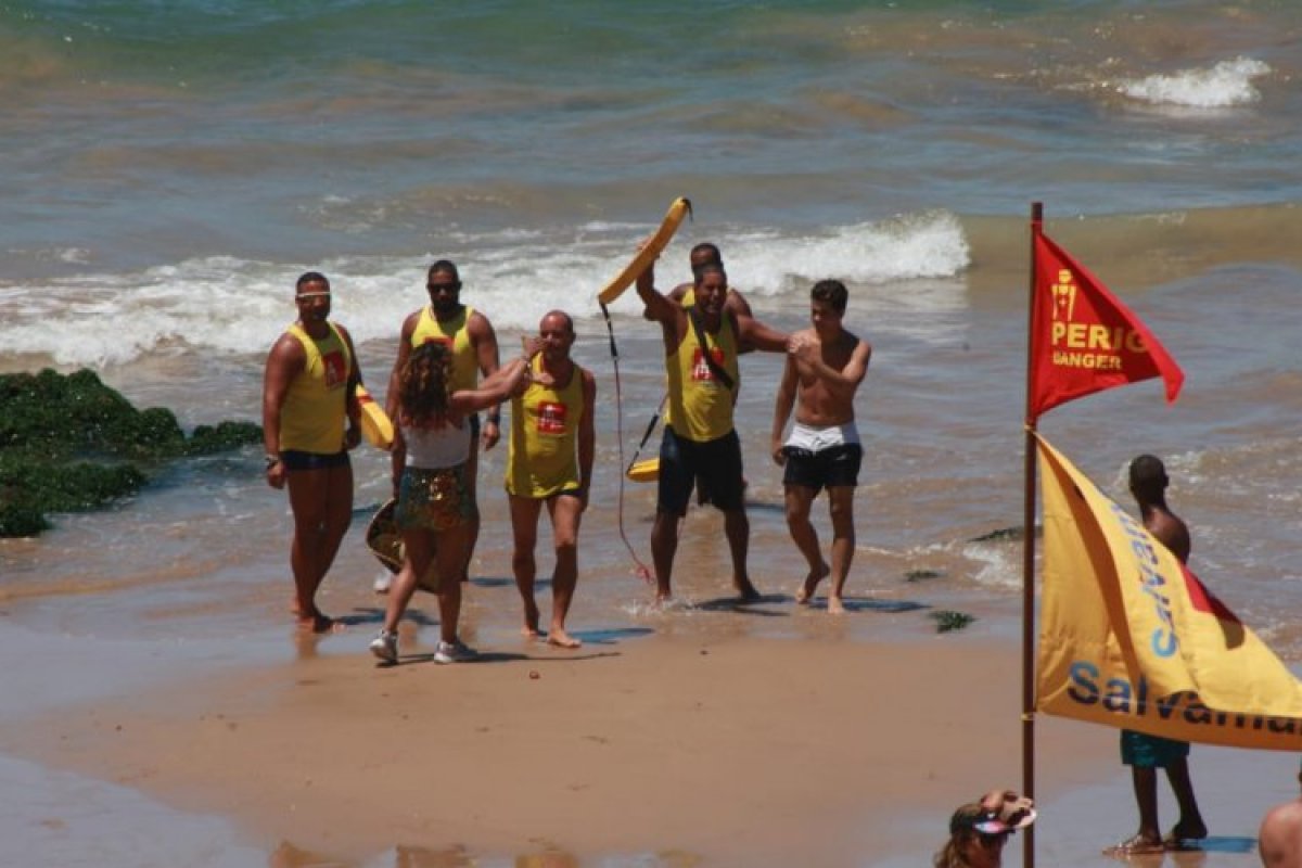 Banhista se afoga na praia da Barra durante Arrastão