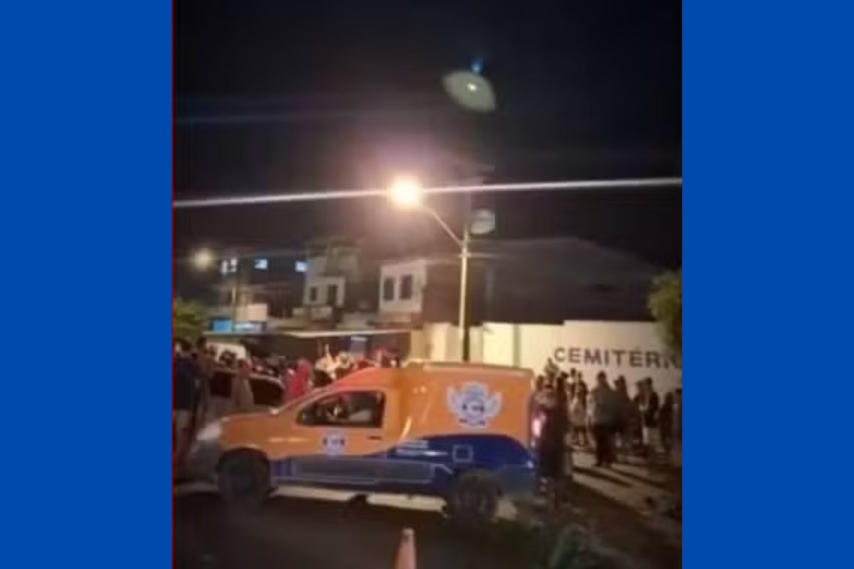 Duas pessoas morrem e outra fica ferida após acidente entre moto e carro na Bahia