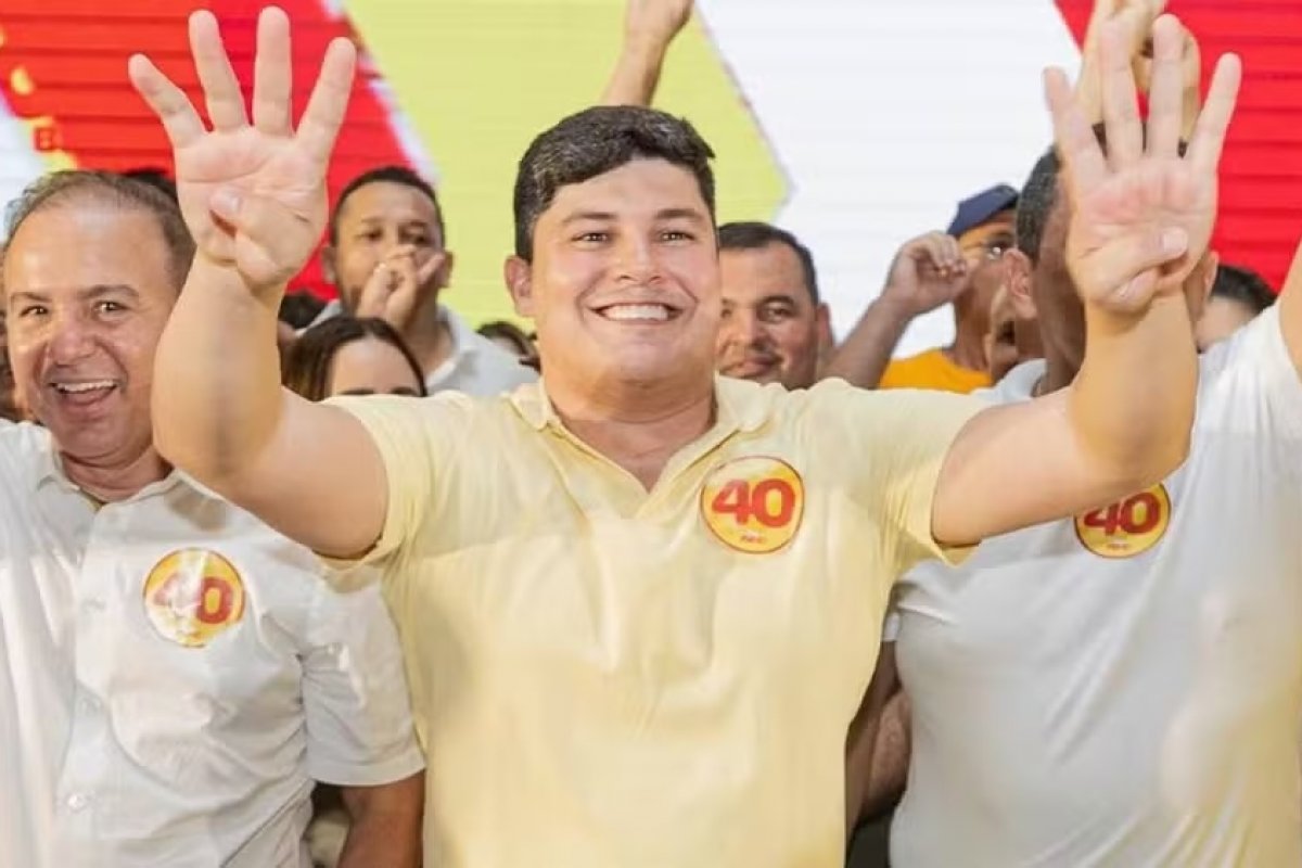 Filho de prefeito cassado sob suspeita de relação com facção vence eleição no Ceará