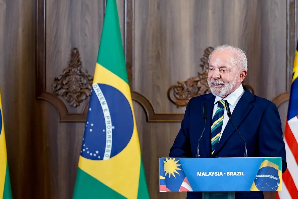 Lula admite erro ao antecipar candidatura à reeleição durante viagem à Indonésia: "Foi um lapso da minha parte"