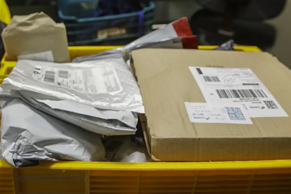 38% dos consumidores brasileiros desistiram de comprar produtos importados, diz levantamento; "Taxa das blusinhas" foi um dos principais fatores