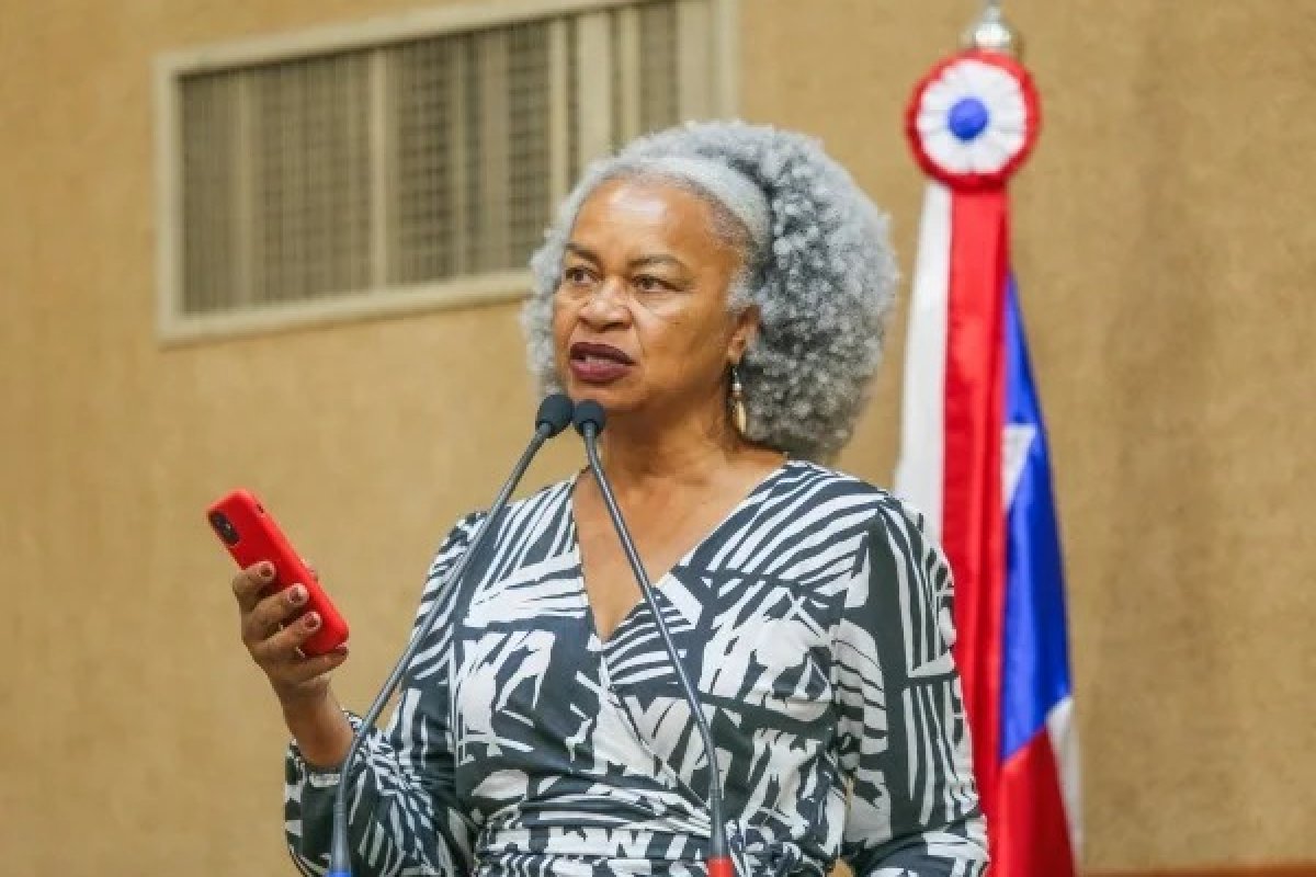 Olívia Santana promove audiência para discutir projeto que prevê reparação a vítimas inocentes de ações policiais