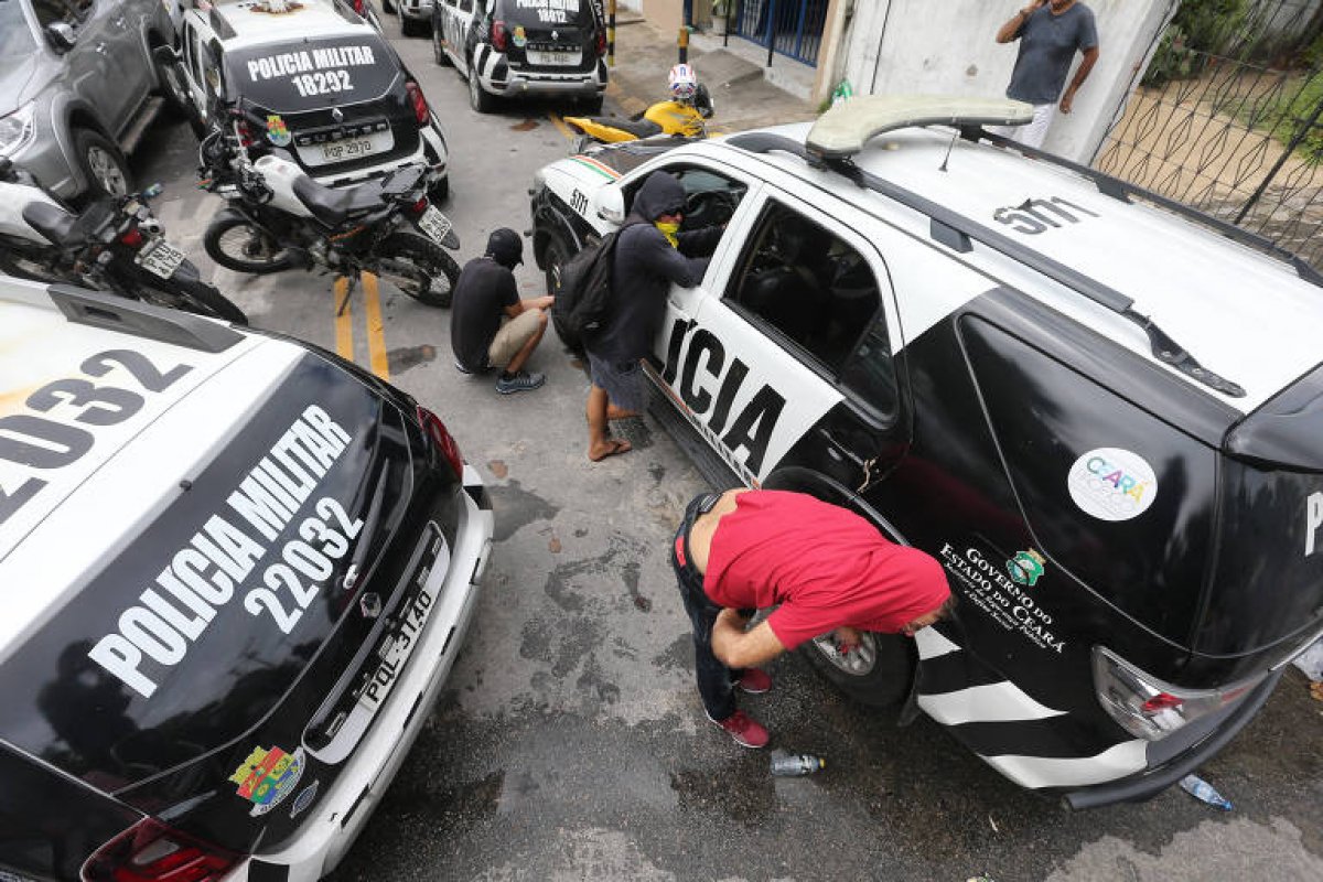 Ceará cria comissão para tentar sanar motim de policiais