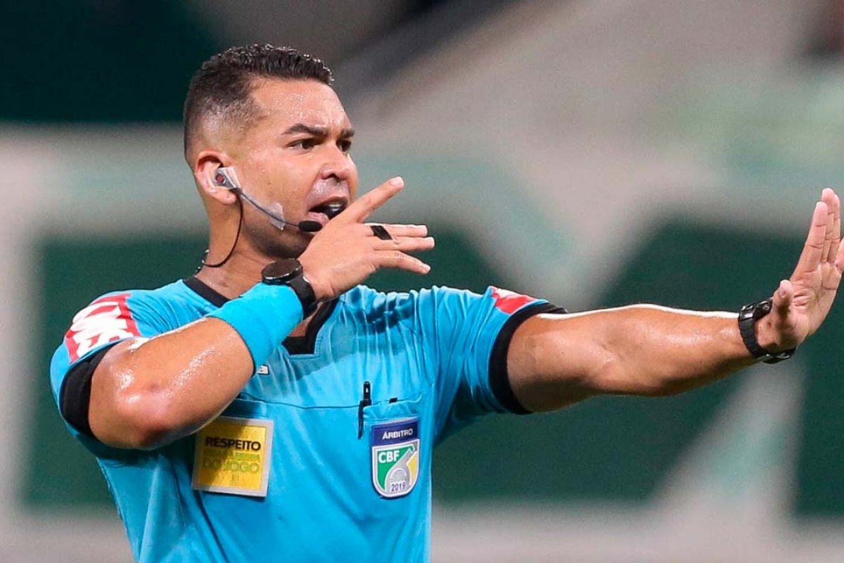 Árbitro relata cantos homofóbicos em súmula de partida do Brasileiro