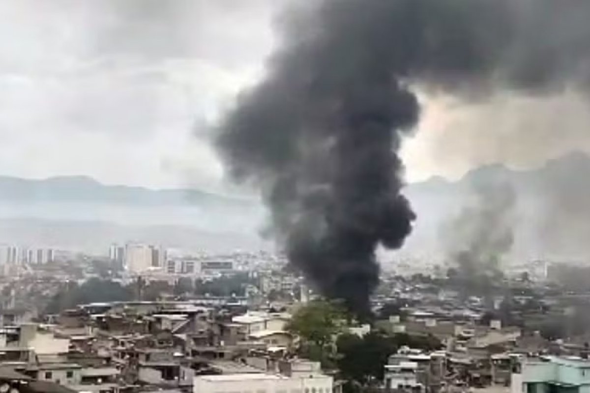 Comando Vermelho reage a operação no Rio e tenta mobilizar moradores para "guerra"