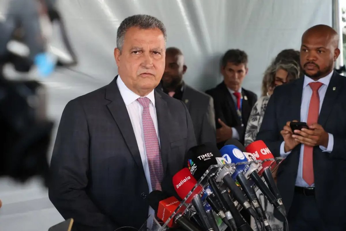 Rui Costa convoca reunião de emergência no Planalto sobre situação crítica no Rio de Janeiro