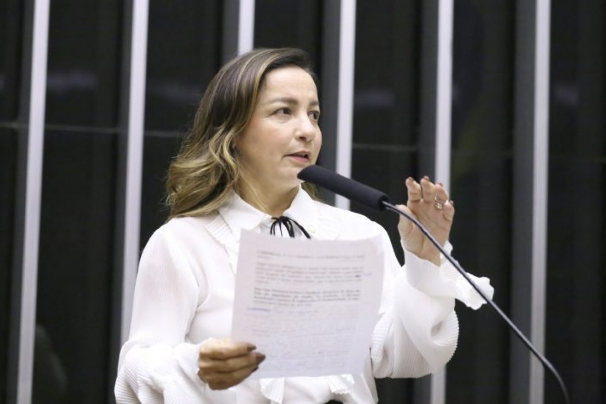 Vídeo: “Visa proteger a mulher, seu salário e seu emprego”, afirma a relatora sobre o projeto de lei que institui a Licença Menstrual