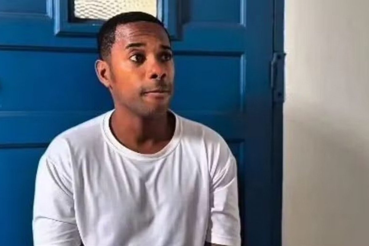 Robinho pede à Justiça para ser transferido de presídio por estar incomodado com excesso de atenção