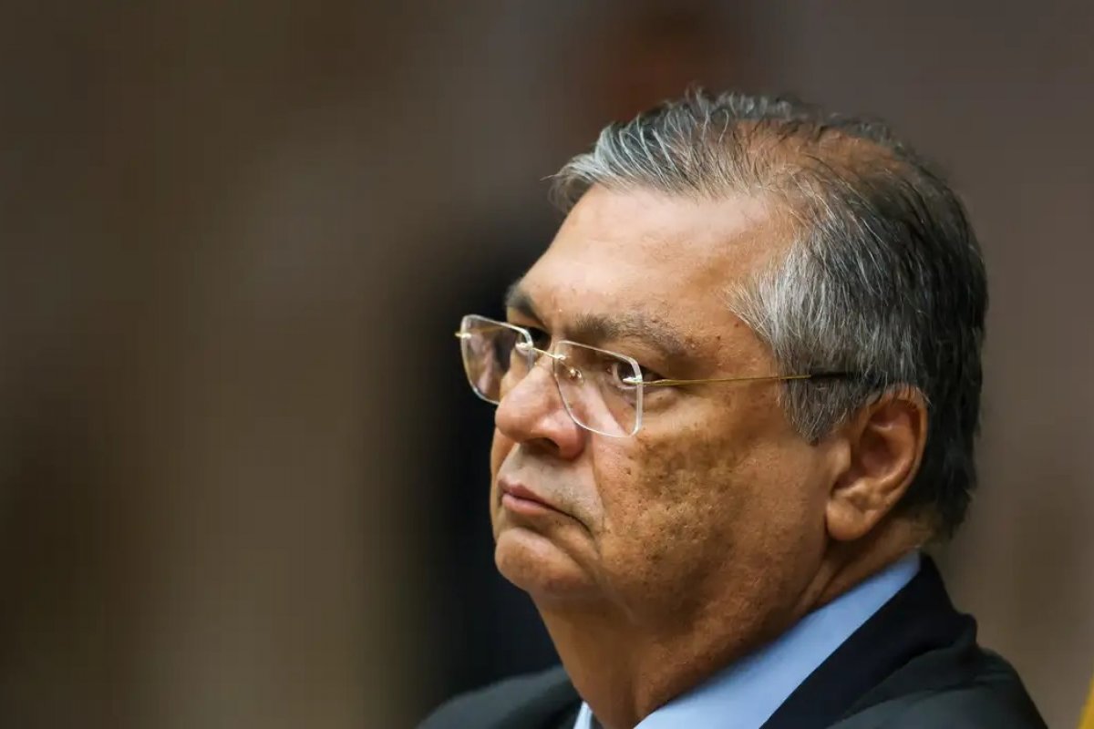 Dino chama de “trágica” megaoperação no Rio e diz que STF não pode legitimar abusos policiais