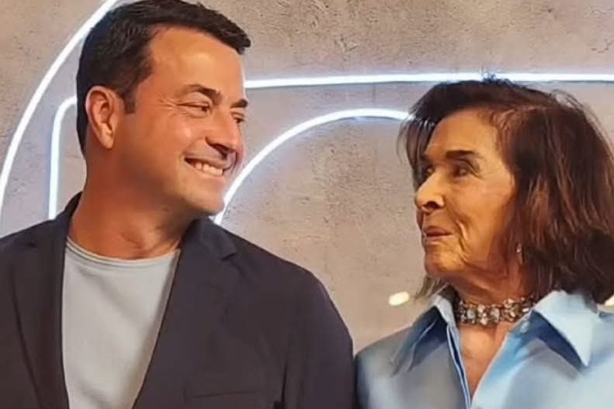 Betty Faria surge belíssima ao lado do filho em gravação na TV Globo 