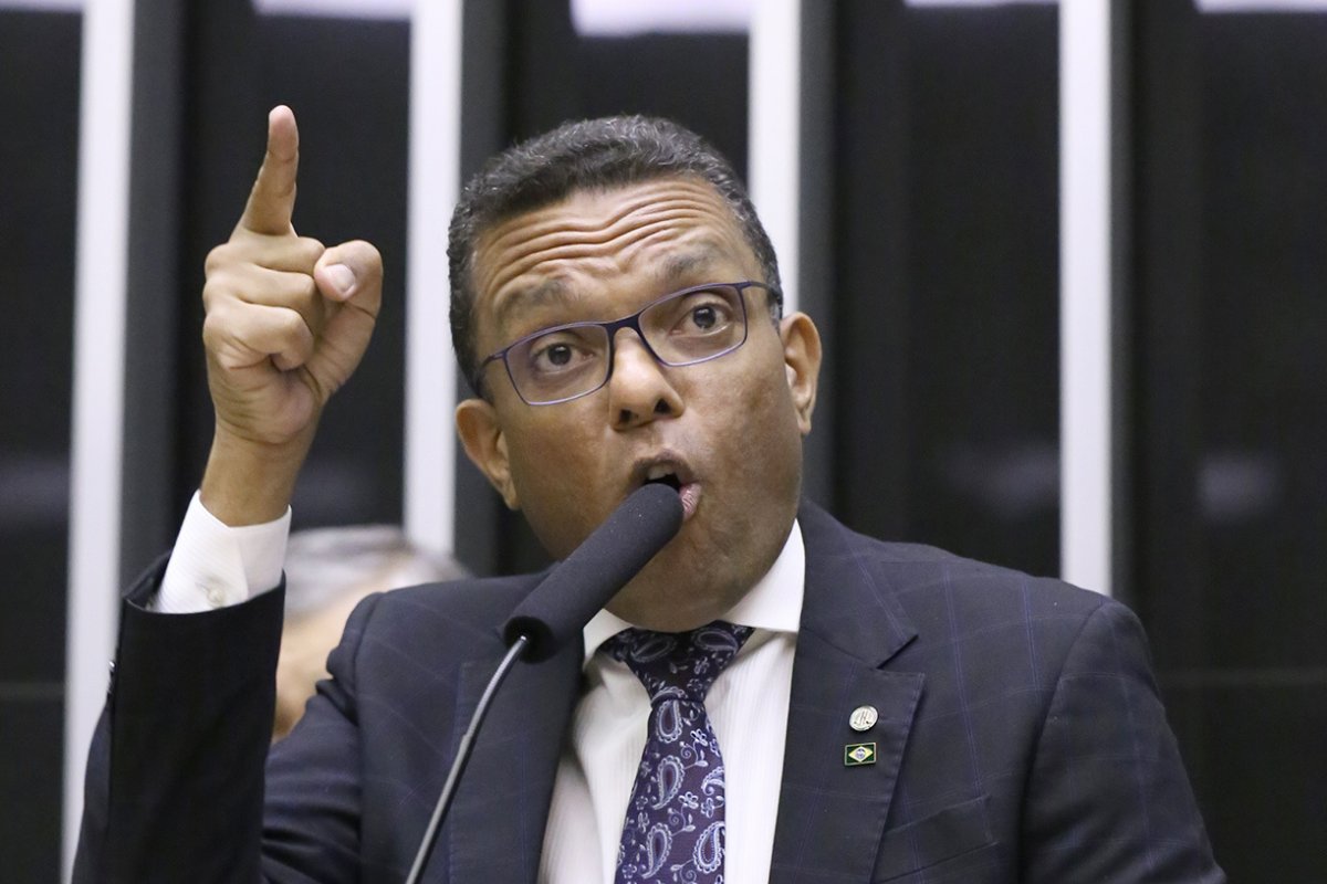 Vídeo: Deputado pastor afirma que fiéis da igreja dele estão entre os mais de 100 mortos no RJ: 'meninos que nunca portaram fuzis'