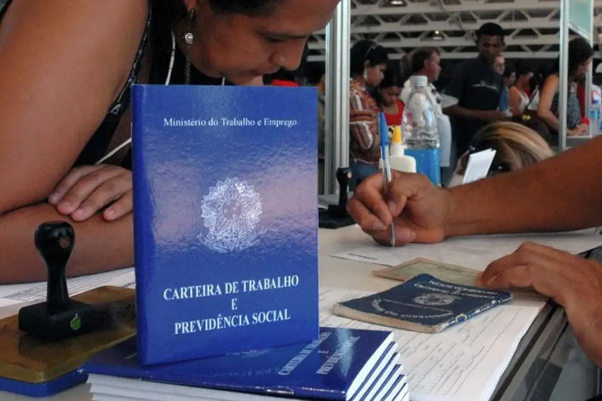 Brasil cria 213 mil empregos formais em setembro, resultado maior que o esperado, aponta Caged