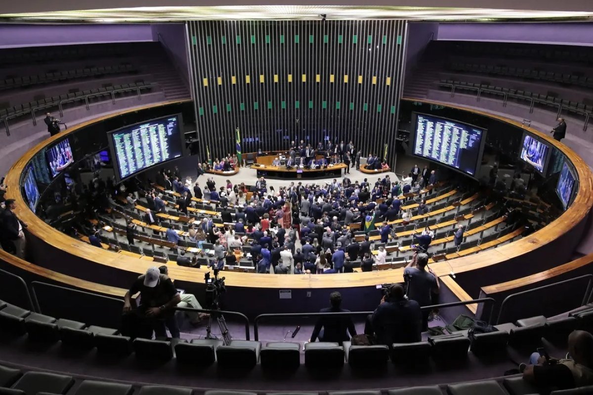 Câmara deve votar na próxima semana aumento gradual da licença-paternidade