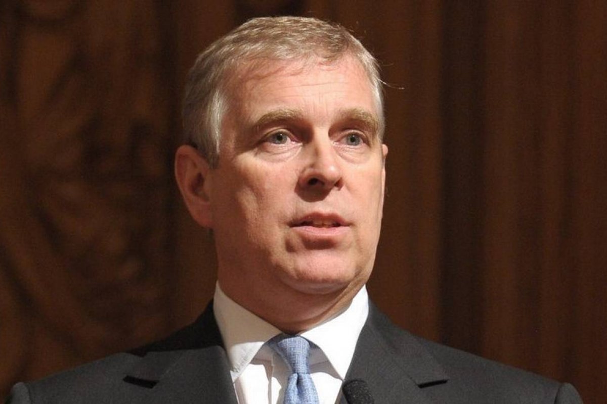 Rei Charles 3º retira título de princípe de Andrew após envolvimento com Epstein Rei Charles 3º retira título de princípe de Andrew após envolvimento com Epstein