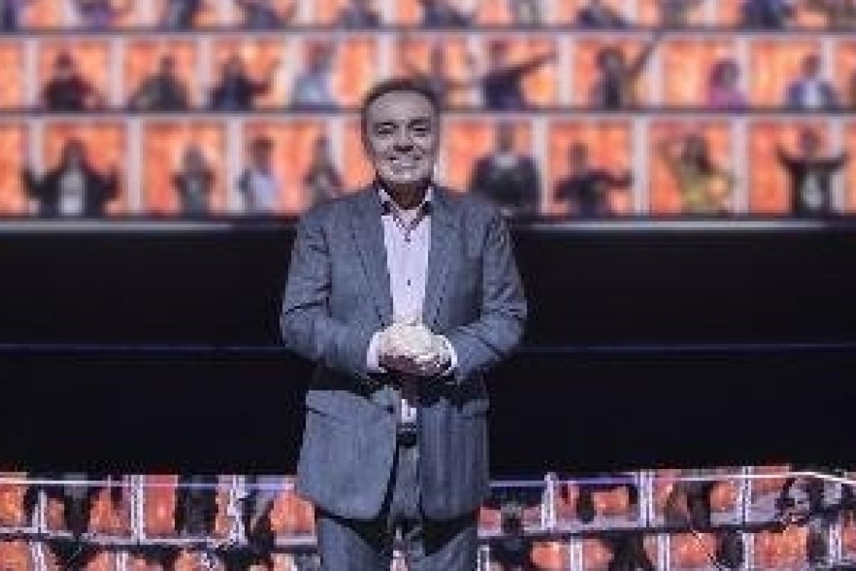 Record TV anuncia  para maio a estreia do 'Canta Comigo Teen'