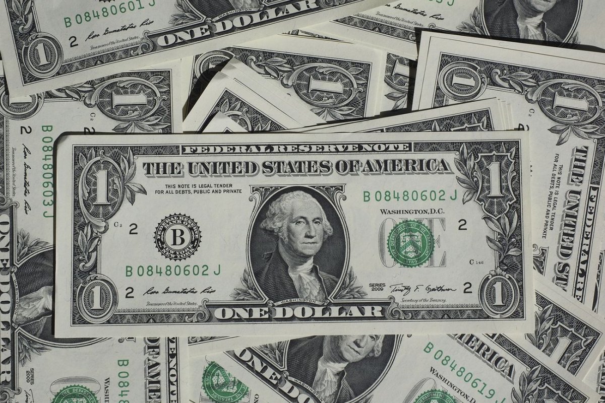 Dólar fecha estável, e Bolsa bate novo recorde com dados de emprego do Brasil em foco