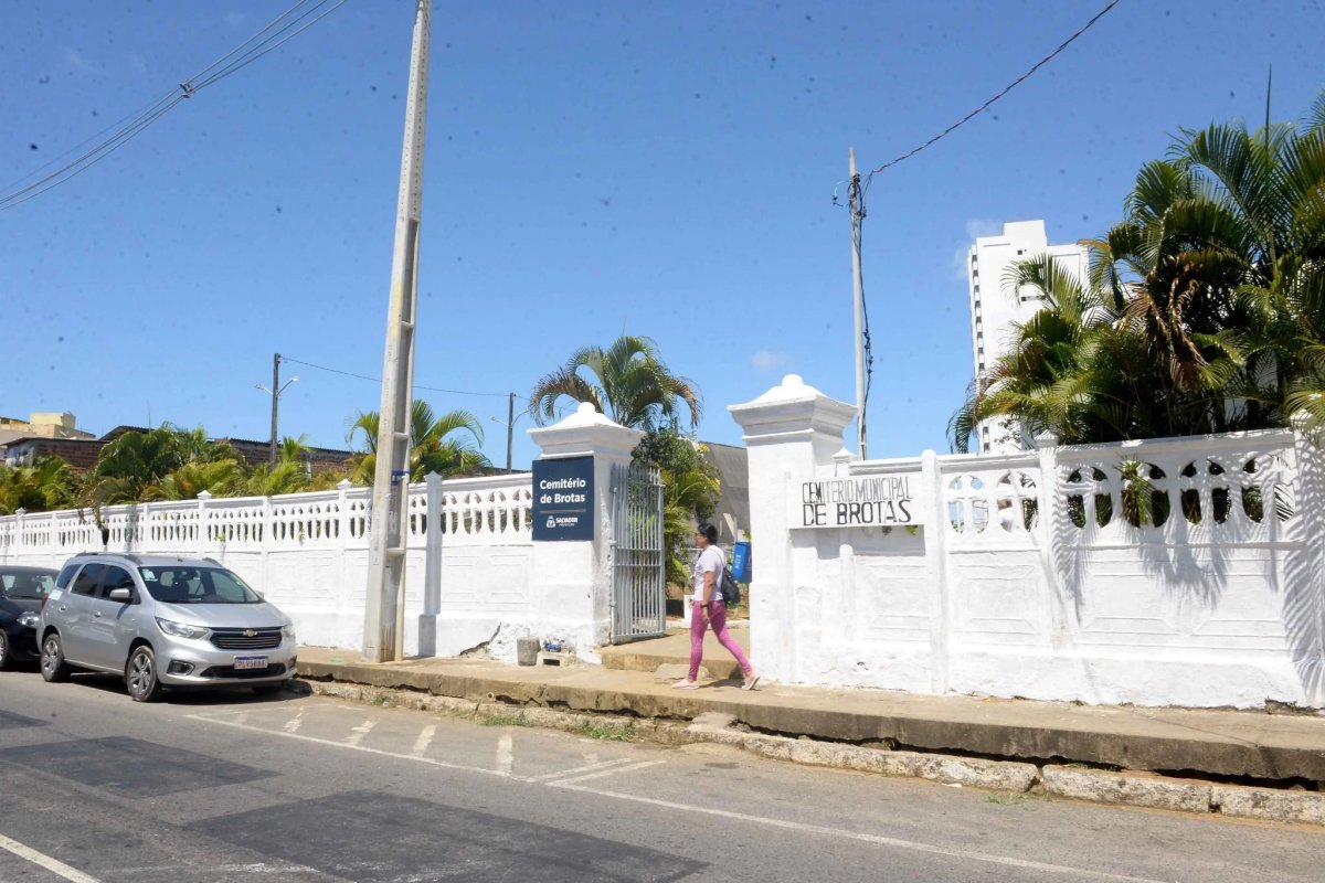 Cemitérios municipais de Salvador funcionam em horário especial no Dia de Finados; confira