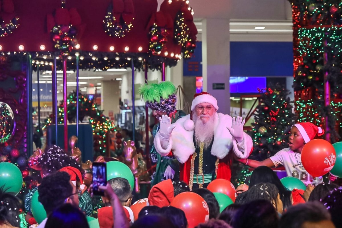 A Bela Magia do Natal: Shopping Bela Vista inaugurou decoração natalina com chegada do Papai Noel neste domingo!