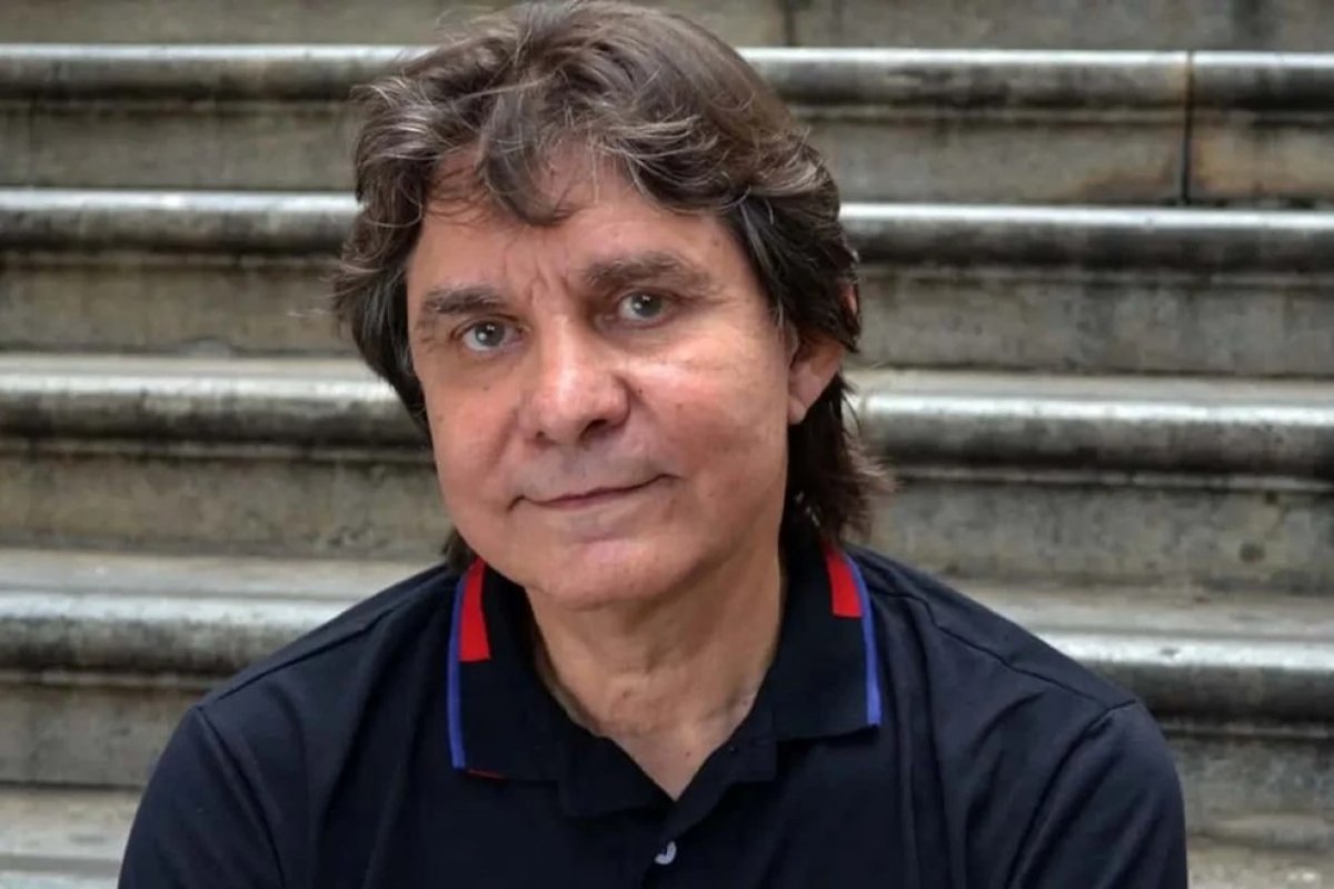 Guilherme Arantes faz homenagem emocionate a Lô Borges! 