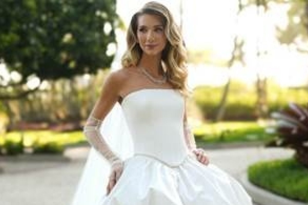 Bertha Bulhões e Martha Medeiros assinam, juntas, vestido de noiva com identidade e precisão!