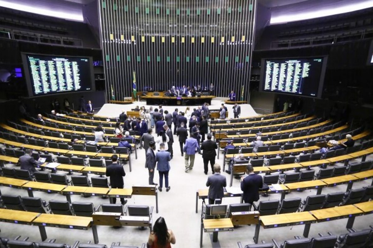 Câmara deve votar reajuste de 24% a servidores do Judiciário Federal nesta terça-feira