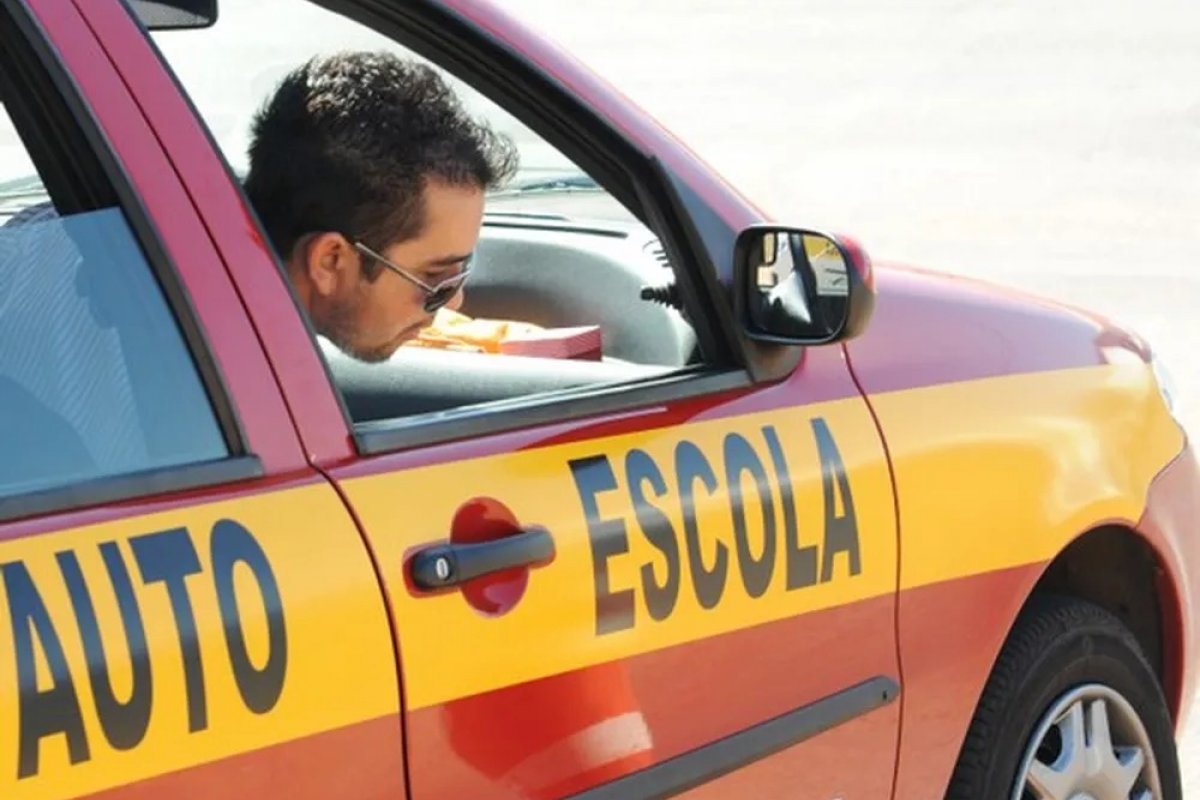 Em resposta ao governo, autoescolas baianas propõem redução de mais de 60% nos custos para tirar CNH; entenda