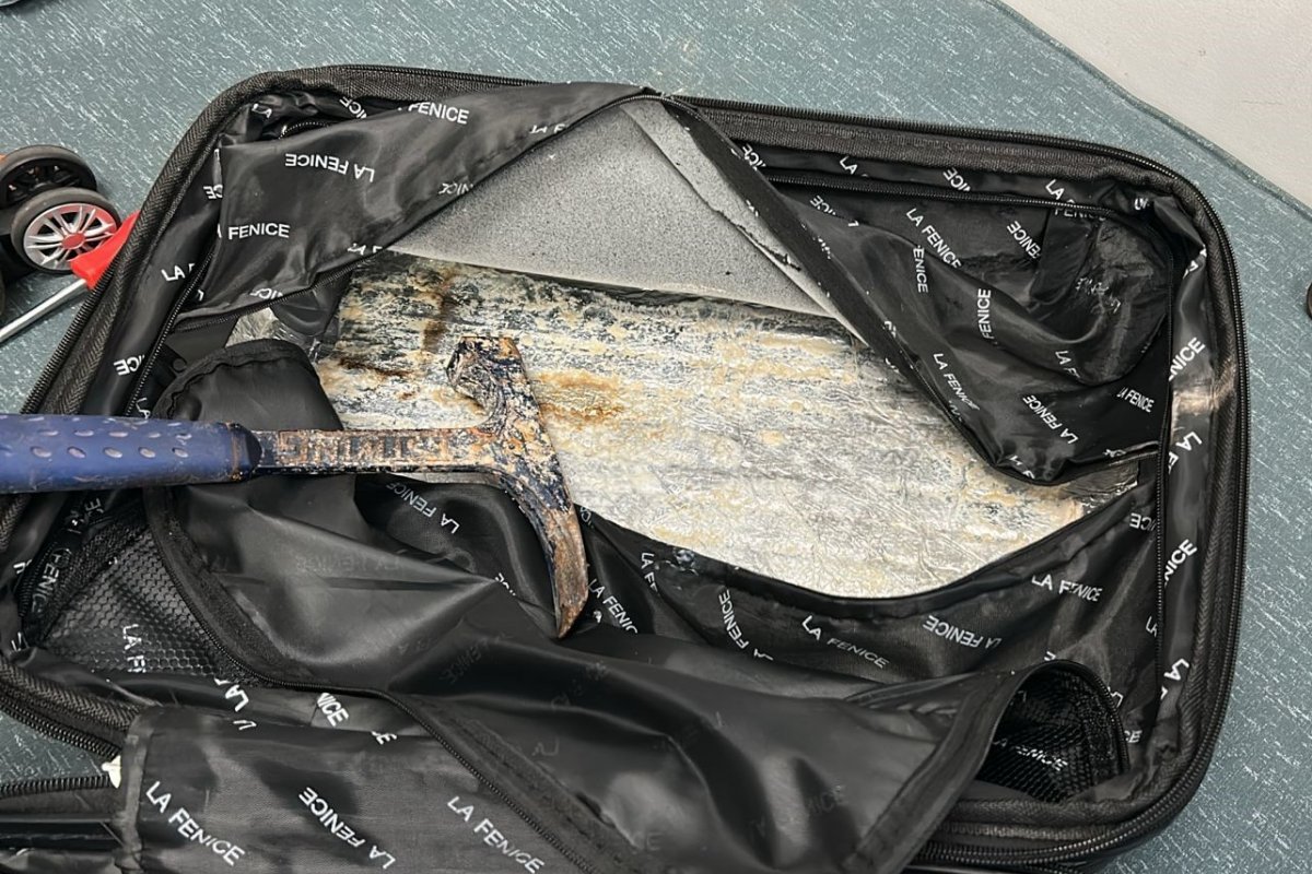 Mulher é presa com 4 kg de cocaína em bagagem de mão no Aeroporto de Salvador