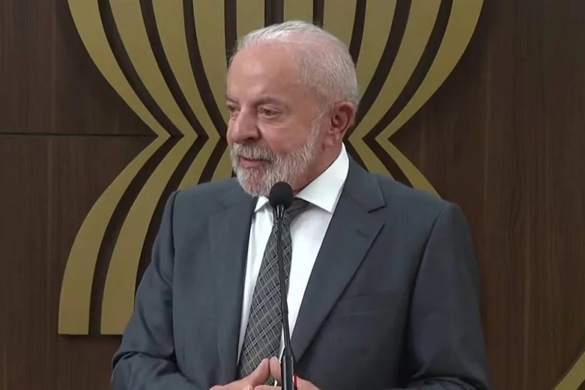 Lula diz que voltará a ligar para Trump caso reunião entre equipes não seja marcada após COP30