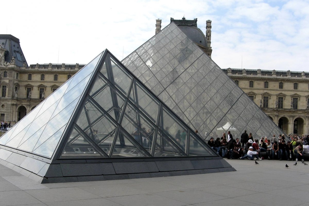 Senha do sistema de vigilância do Museu do Louvre era 'louvre', mostram relatórios