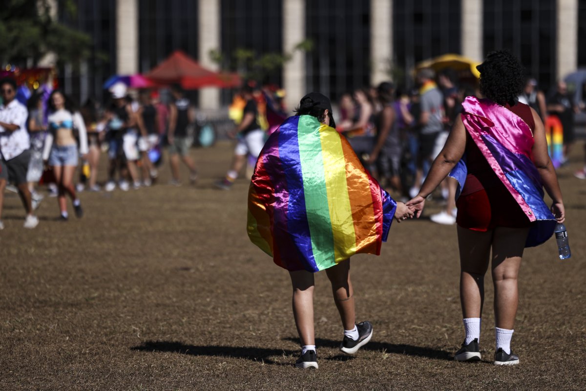 União homoafetiva no Brasil cresceu mais de 700% de 2010 a 2022, aponta Censo