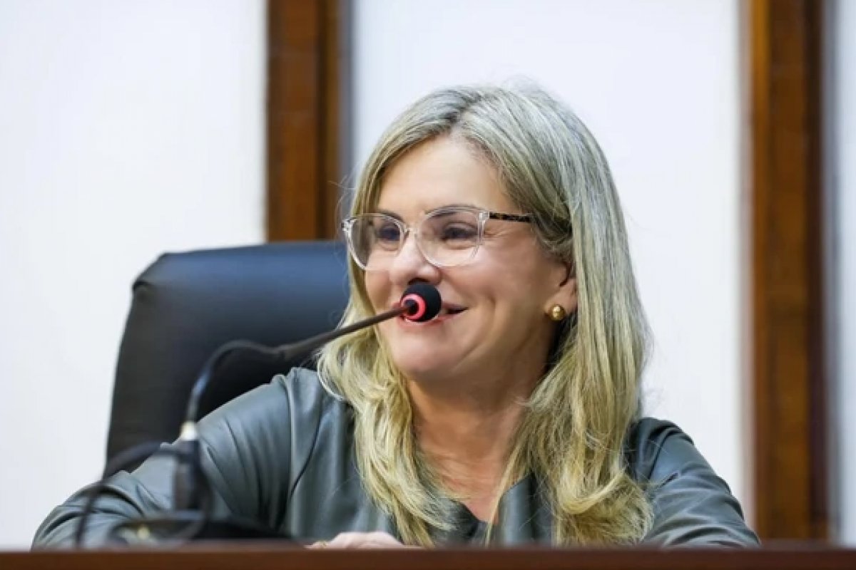 Presidente da ALBA apresenta 'evolução positiva' após ser internada com inflamação intestinal