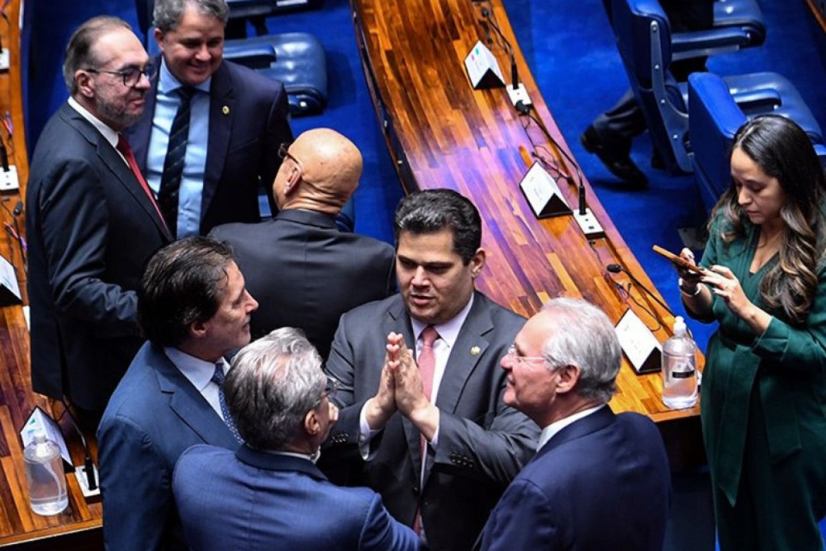 Comissão do Senado aprova projeto de isenção do Imposto de Renda até R$ 5.000