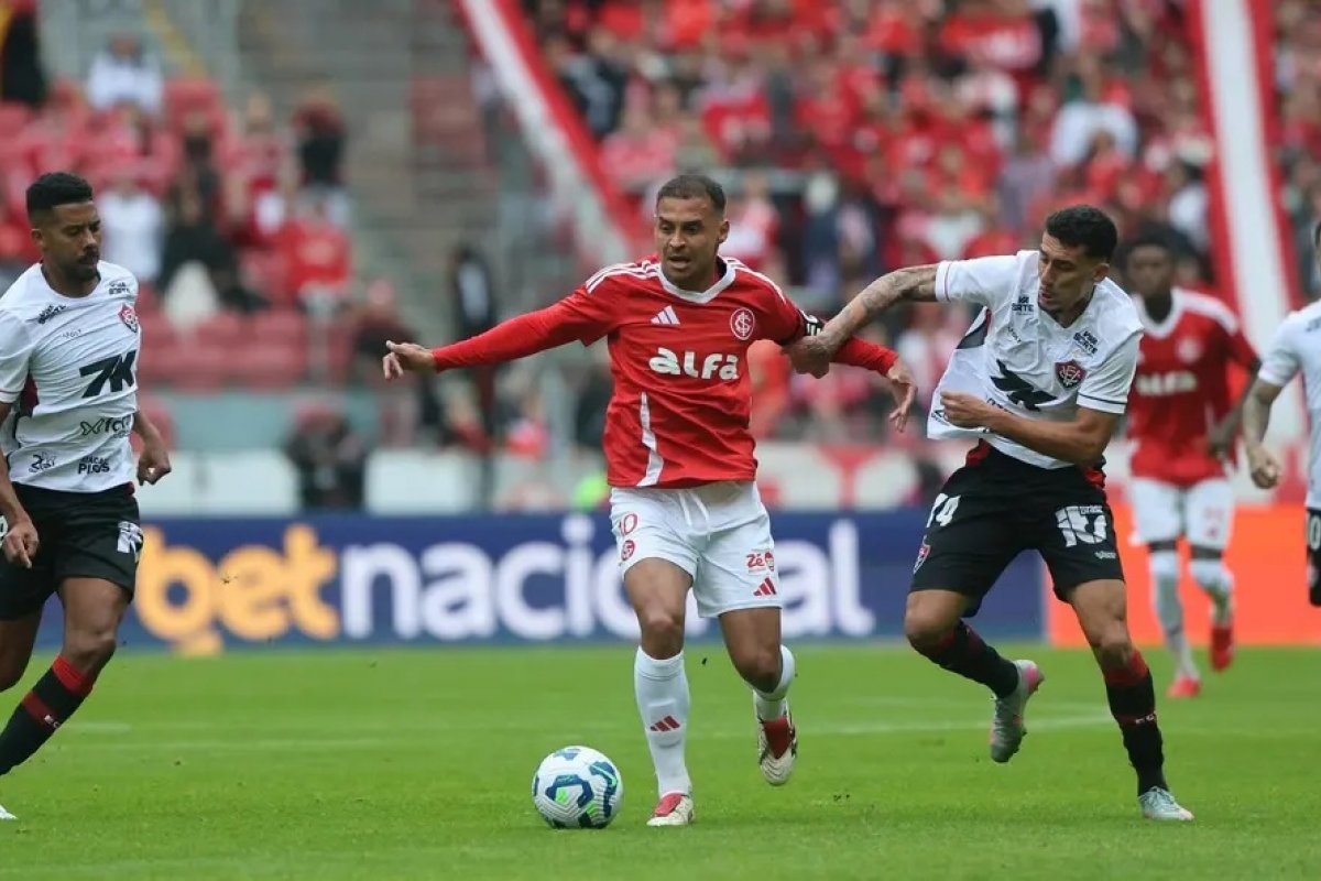Em confronto direto contra a zona de rebaixamento, Vitória encara o Internacional no Barradão