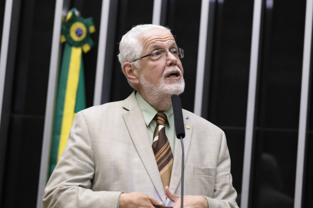 "Boa parcela do empresariado gostaria de voltar ao tempo da escravidão", afirma Jorge Solla ao comentar aprovação do aumento gradual da licença paternidade