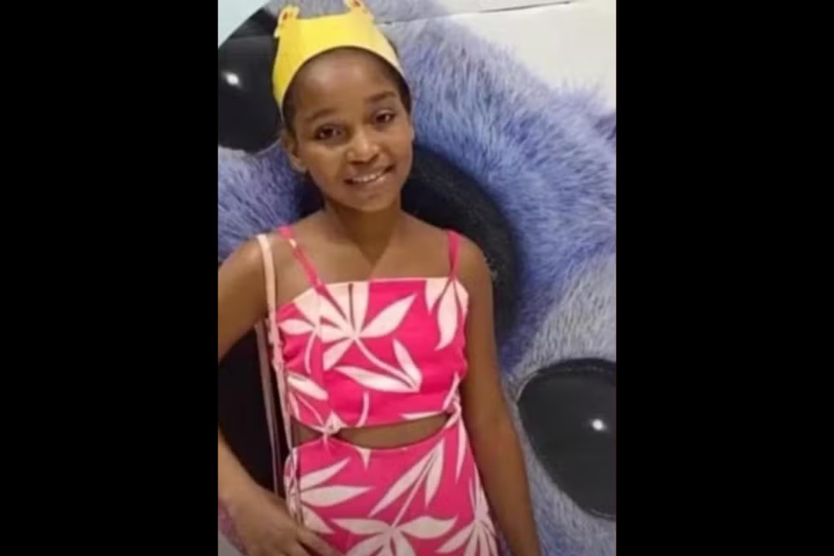 Menina de 12 anos morre e amigo da mesma idade fica ferido após serem baleados enquanto brincavam de bola em Salvador