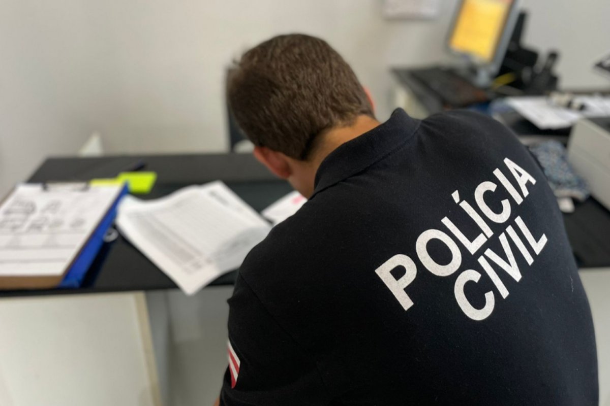 Técnica de enfermagem é presa por usar atestado médico para trabalhar em outro hospital