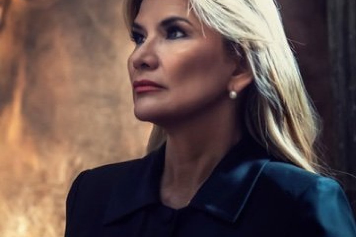 Ex-presidente da Bolívia deixa presídio após ter condenação por golpe anulada