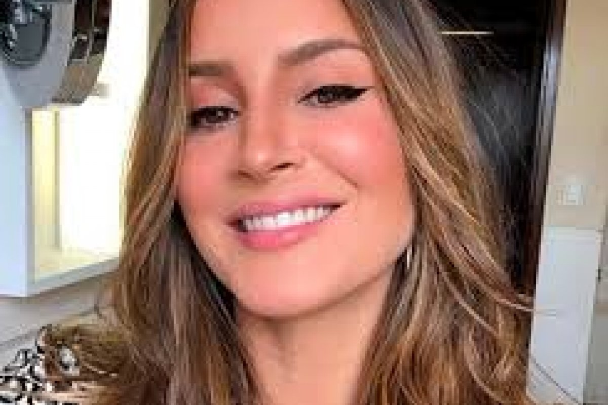 Claudia Leitte alerta fãs sobre golpe com falso convite