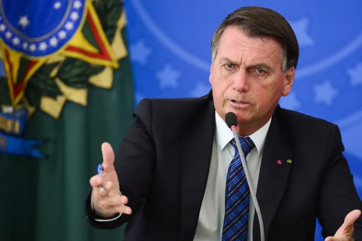 Moraes vota para manter condenação de Bolsonaro por tentativa de golpe de Estado